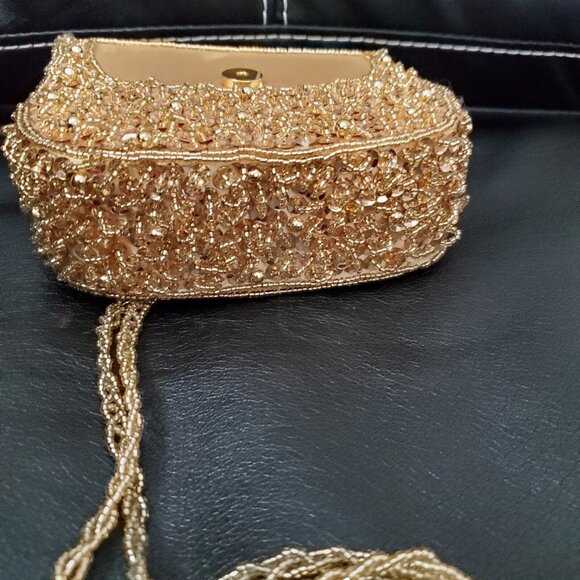 La Regale LTD Vintage Magnetic Close Gold Sequin and Beads Purse - Picture 15 of 16